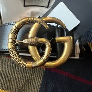 Authentic NEW never worn - Gucci belt with double G snake buckle